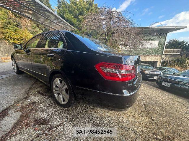 Mercedes Benz E-CLASS 2012-02 2002558-15