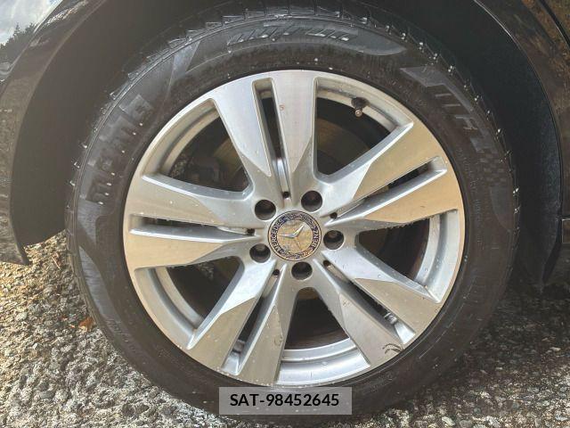 Mercedes Benz E-CLASS 2012-02 2002558-16