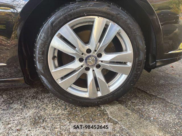 Mercedes Benz E-CLASS 2012-02 2002558-17