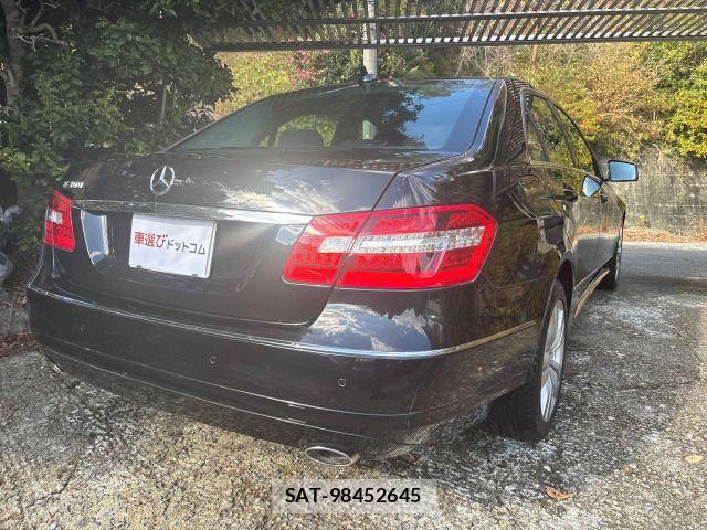 Mercedes Benz E-CLASS 2012-02 2002558-1
