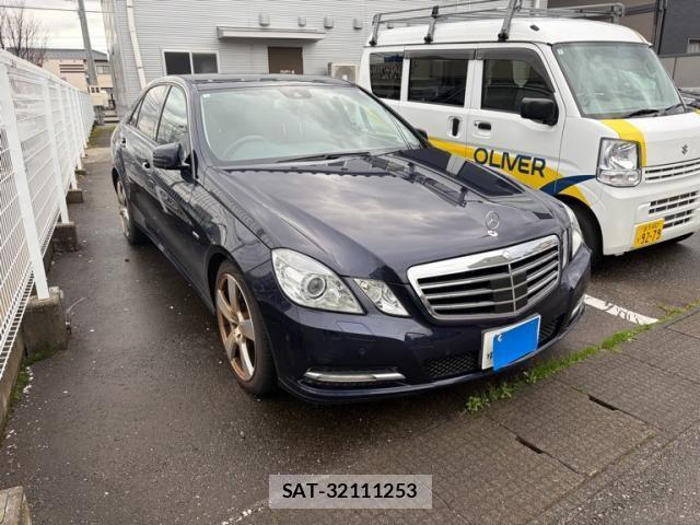 Mercedes Benz E-CLASS 2012-02 2100063-0