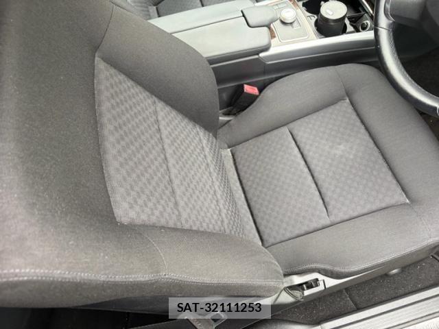 Mercedes Benz E-CLASS 2012-02 2100063-9