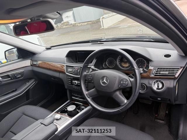 Mercedes Benz E-CLASS 2012-02 2100063-10