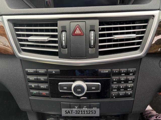 Mercedes Benz E-CLASS 2012-02 2100063-12