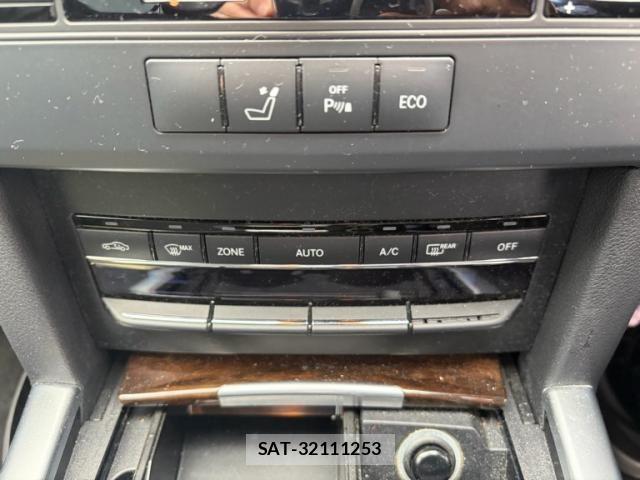 Mercedes Benz E-CLASS 2012-02 2100063-13
