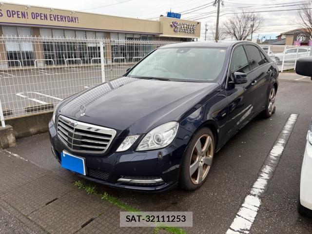 Mercedes Benz E-CLASS 2012-02 2100063-1