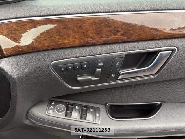 Mercedes Benz E-CLASS 2012-02 2100063-19