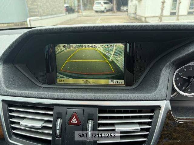 Mercedes Benz E-CLASS 2012-02 2100063-22