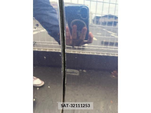 Mercedes Benz E-CLASS 2012-02 2100063-6
