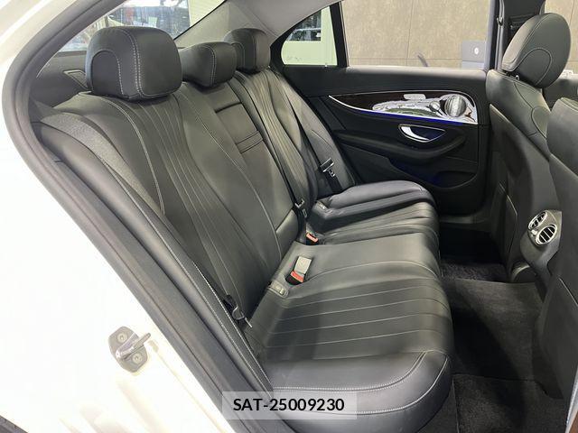 Mercedes Benz E-CLASS 2017-03 2318418-12