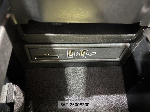 Mercedes Benz E-CLASS 2017-03 2318418-29