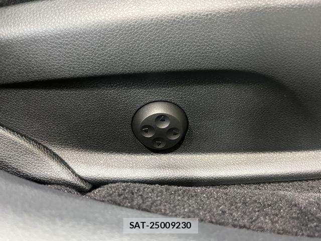 Mercedes Benz E-CLASS 2017-03 2318418-7