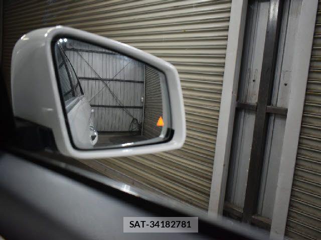 Mercedes Benz E-CLASS 2014-02 6676817-24