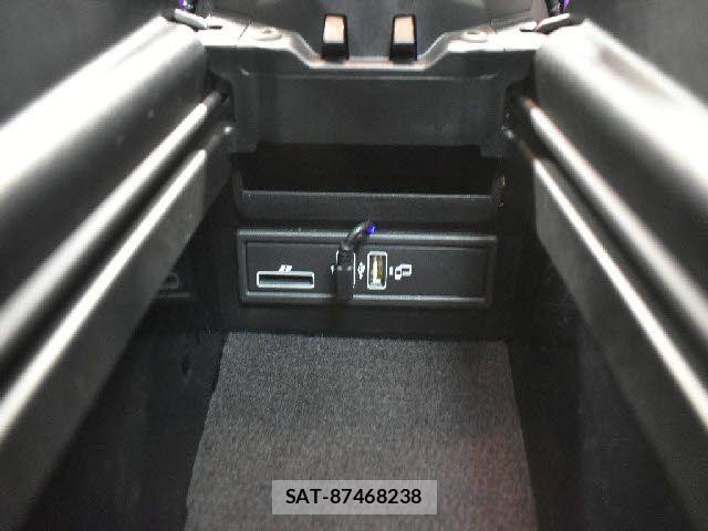Mercedes Benz E-CLASS 2019-07 6676816-14