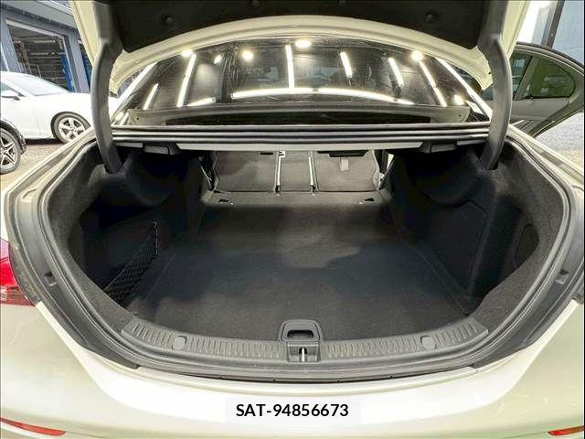 Mercedes Benz E-CLASS 2021-12 6815889-17