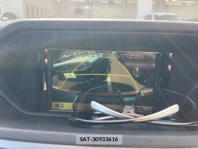 Mercedes Benz E-CLASS 2012-01 6908303-27