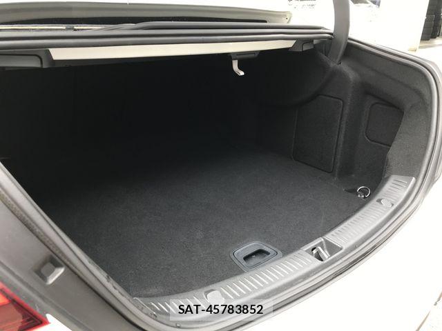 Mercedes Benz E-CLASS 2021-05 7059478-15