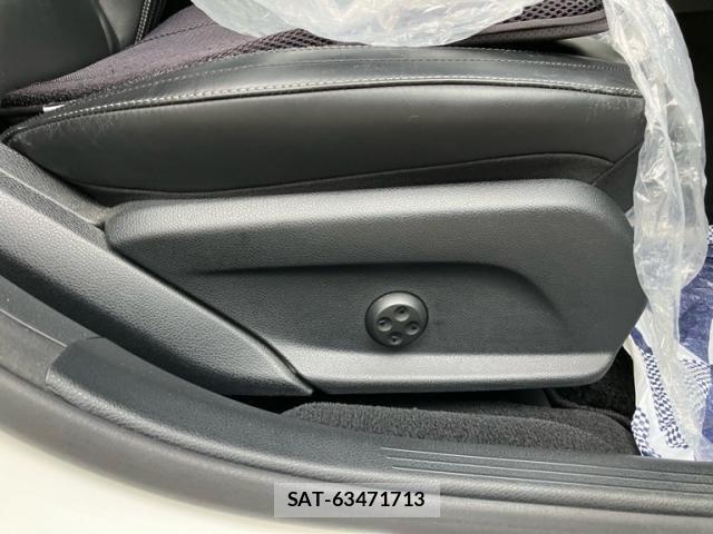 Mercedes Benz E-CLASS 2016-07 7251476-16