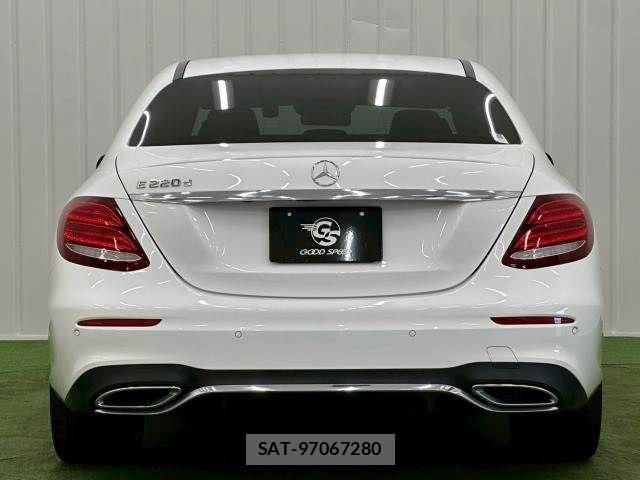 Mercedes Benz E-CLASS 2017-03 7251467-12
