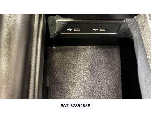 Mercedes Benz E-CLASS 2023-10 7392821-22