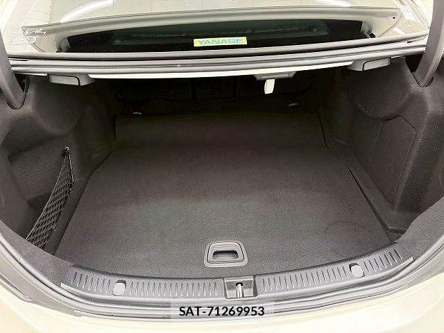 Mercedes Benz E-CLASS 2018-06 7501451-10