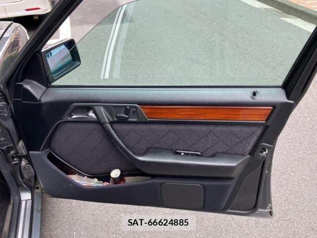 Mercedes Benz E-CLASS 1995-03 8036679-12