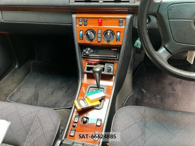 Mercedes Benz E-CLASS 1995-03 8036679-20