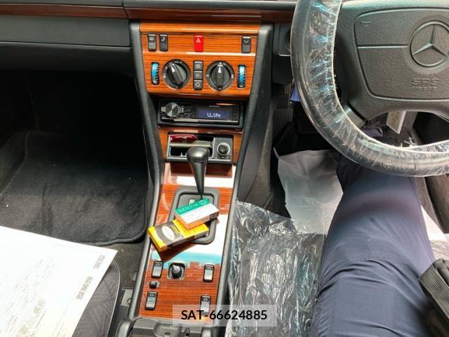 Mercedes Benz E-CLASS 1995-03 8036679-29