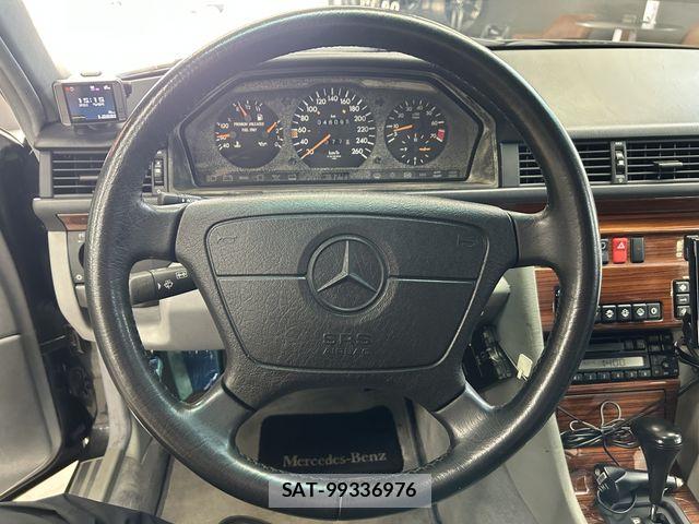 Mercedes Benz E-CLASS 1995-09 8208648-17