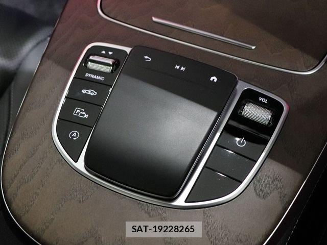 Mercedes Benz E-CLASS 2021-02 8208647-21