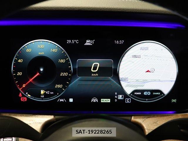 Mercedes Benz E-CLASS 2021-02 8208647-22