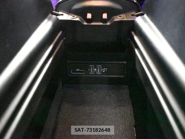 Mercedes Benz E-CLASS 2017-09 8208650-14