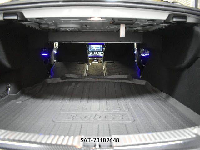 Mercedes Benz E-CLASS 2017-09 8208650-19