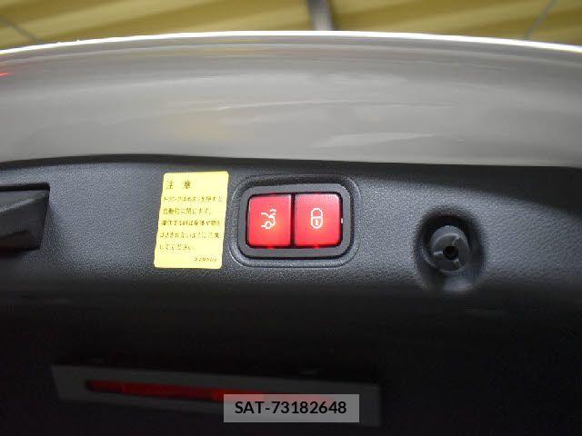 Mercedes Benz E-CLASS 2017-09 8208650-20