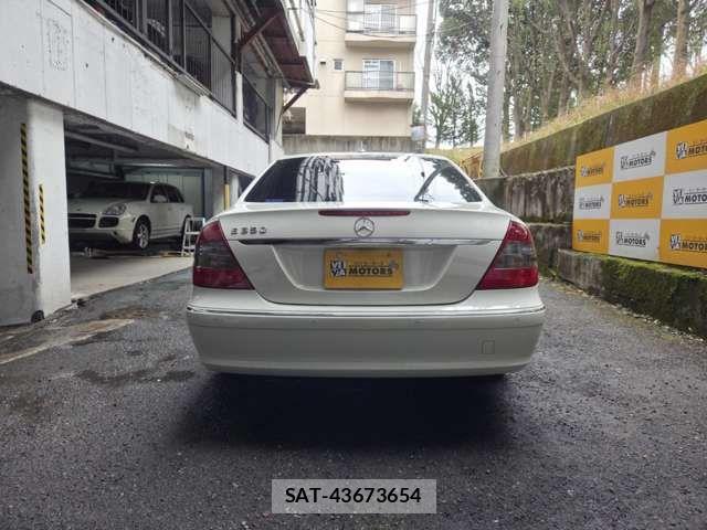 Mercedes Benz E-CLASS 2007-04 8208652-9
