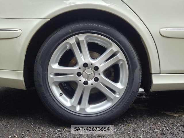 Mercedes Benz E-CLASS 2007-04 8208652-19