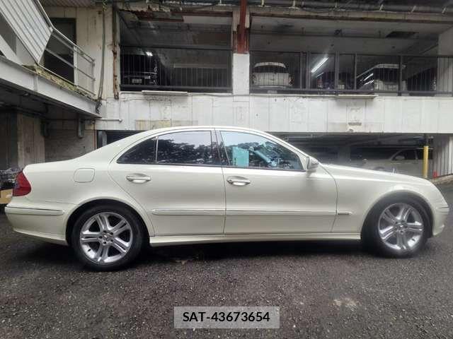 Mercedes Benz E-CLASS 2007-04 8208652-6
