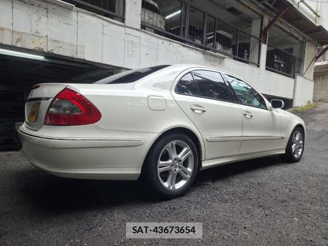 Mercedes Benz E-CLASS 2007-04 8208652-7