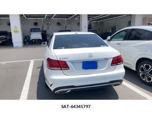 Mercedes Benz E-CLASS 2014-04 8315389-5