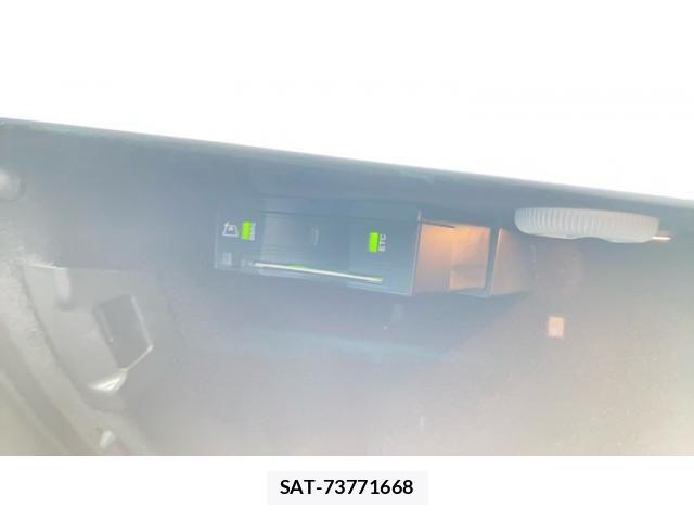 Mercedes Benz E-CLASS 2016-10 8354923-23