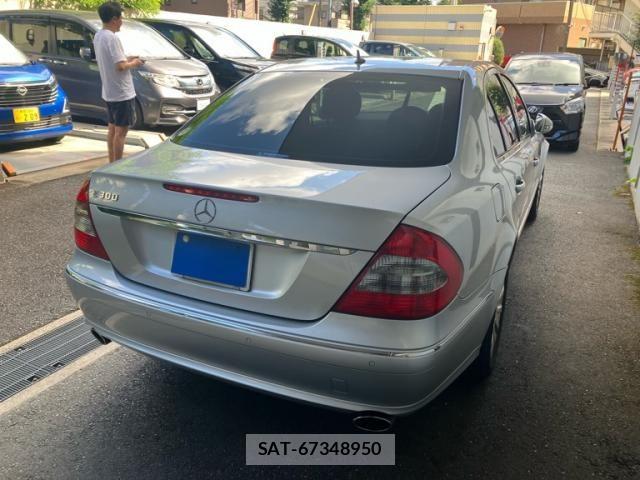 Mercedes Benz E-CLASS 2009-03 8366942-3