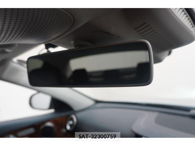 Mercedes Benz E-CLASS 2017-07 8366940-16