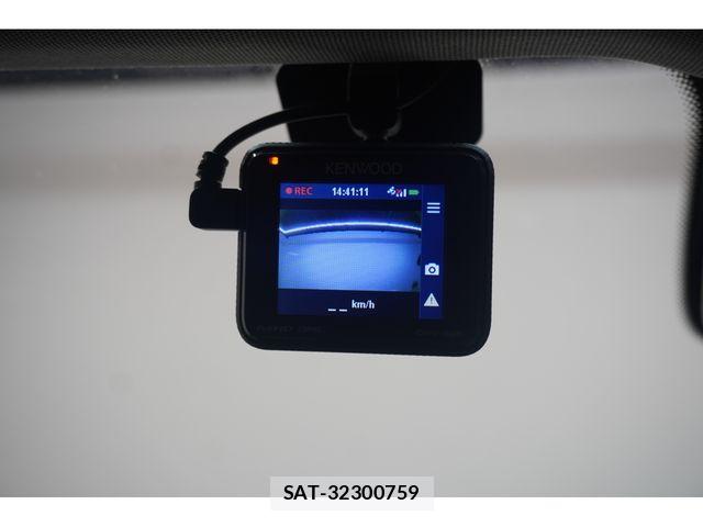 Mercedes Benz E-CLASS 2017-07 8366940-17