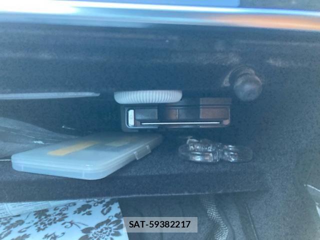 Mercedes Benz E-CLASS 2013-08 8413533-12
