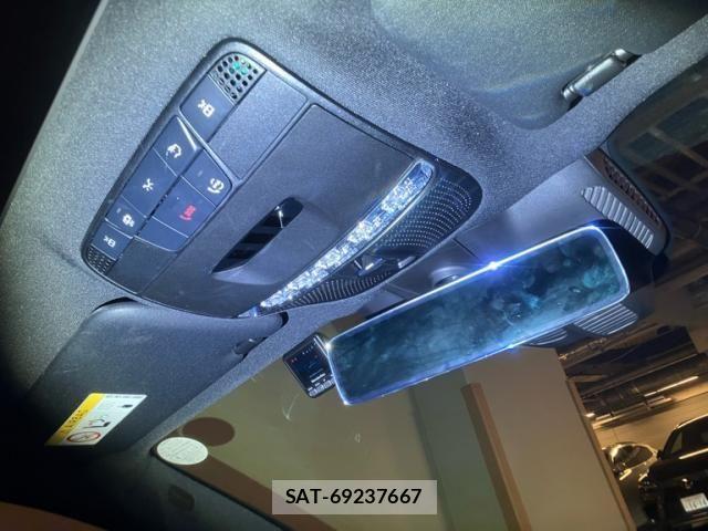 Mercedes Benz E-CLASS 2021-12 8438412-21