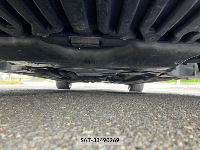 Mercedes Benz E-CLASS 2015-02 8485729-21