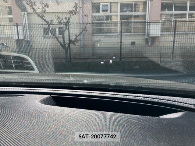 Mercedes Benz E-CLASS 2018-09 8525714-23