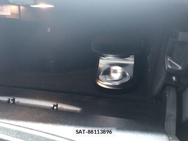 Mercedes Benz E-CLASS 2016-07 8525704-6