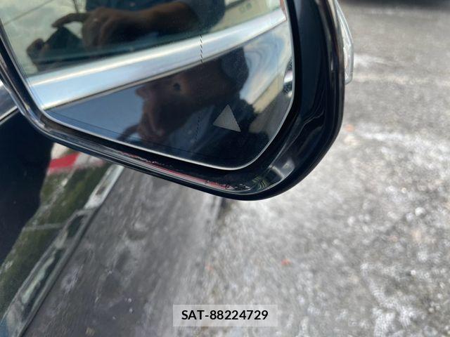 Mercedes Benz E-CLASS 2016-08 8525715-17