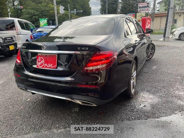 Mercedes Benz E-CLASS 2016-08 8525715-1